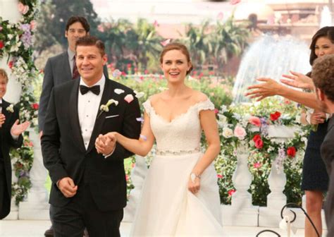 capitulo de bones donde brennan y booth hacen el amor|booth y brennan pareja.